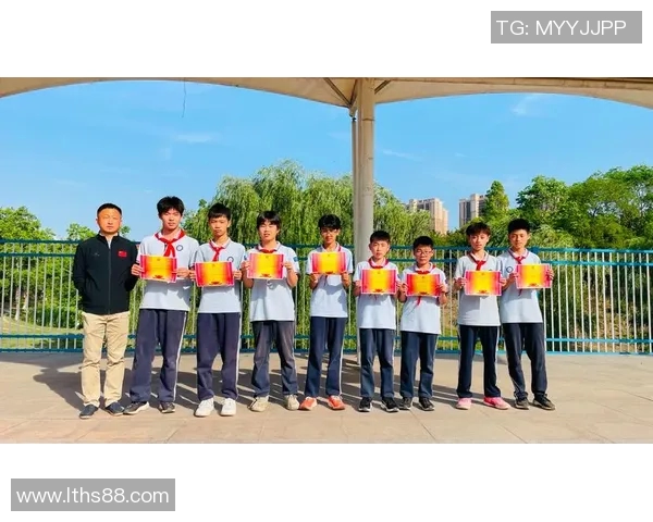 鲁能与力帆女球迷激情对决展现足球魅力与青春风采